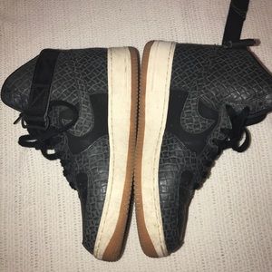 Nike size 9.5 women’s high top Air Force 1